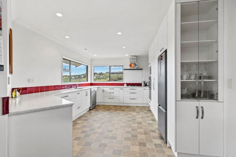 Photo of property in 10 Frangipani Street, Cable Bay, 0420
