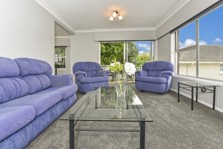 Photo of property in 2/240 Forrest Hill Road, Forrest Hill, Auckland, 0620