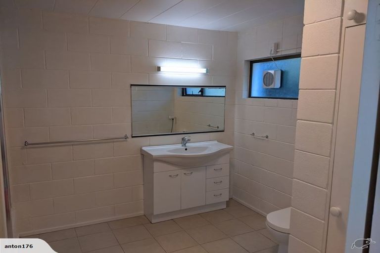 Photo of property in 53 Island Bay Road, Beach Haven, Auckland, 0626