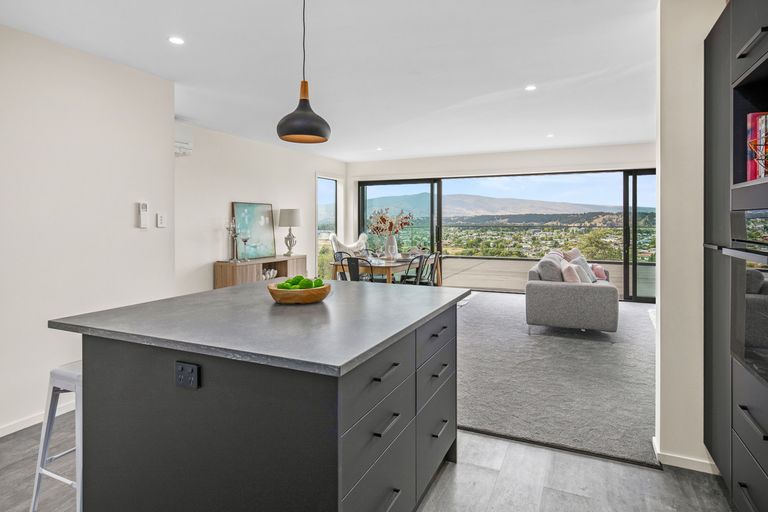 Photo of property in 10 Hawkdun Place, Bridge Hill, Alexandra, 9320