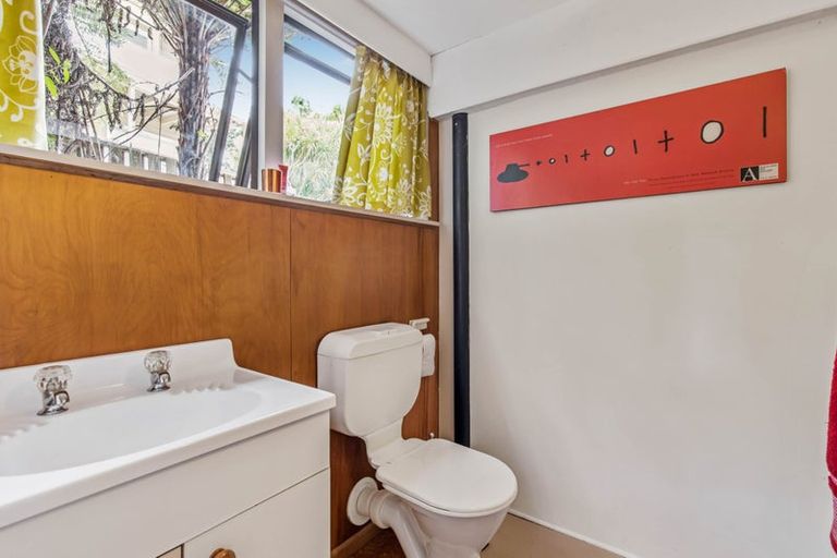 Photo of property in 25 Kopiko Road, Titirangi, Auckland, 0604