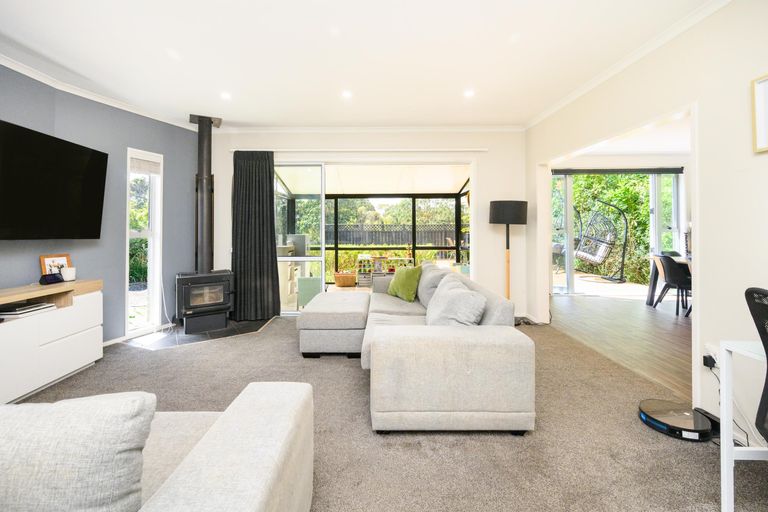 Photo of property in 28 Summerhill Drive, Fitzherbert, Palmerston North, 4410
