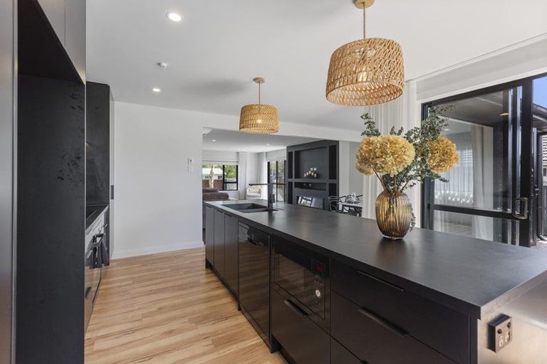 Photo of property in 145 Seaview Road, Westown, New Plymouth, 4310