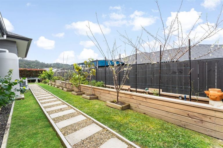 Photo of property in 4 Kauri Grove Drive, Kumeu, 0810