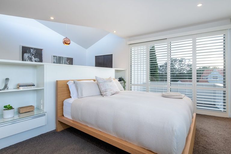 Photo of property in 33a Stanley Point Road, Stanley Point, Auckland, 0624