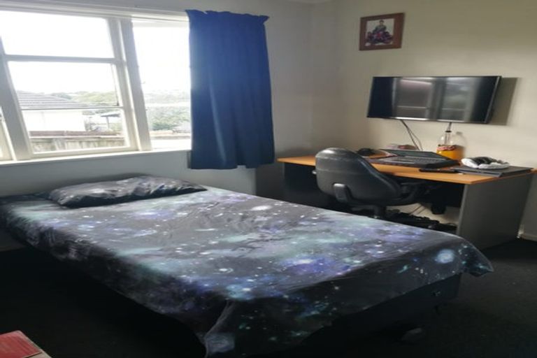 Photo of property in 43 Sunnyside Road, Sunnyvale, Auckland, 0612