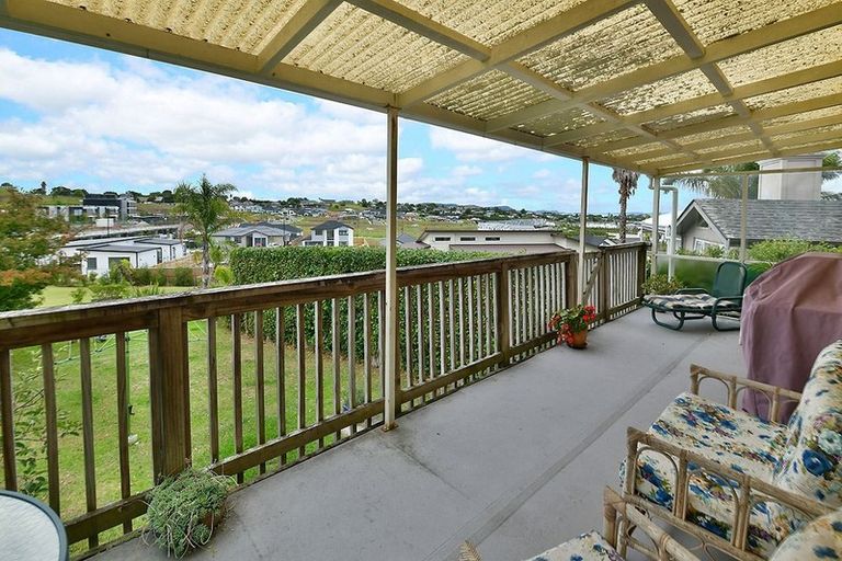 Photo of property in 14 Tawhana Crescent, Red Beach, 0932