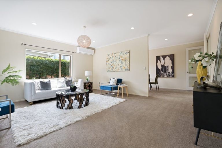 Photo of property in 16h Lincoln Road, Henderson, Auckland, 0610