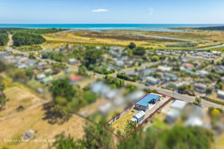 Photo of property in 41 Punga Street, Tangimoana, 4822