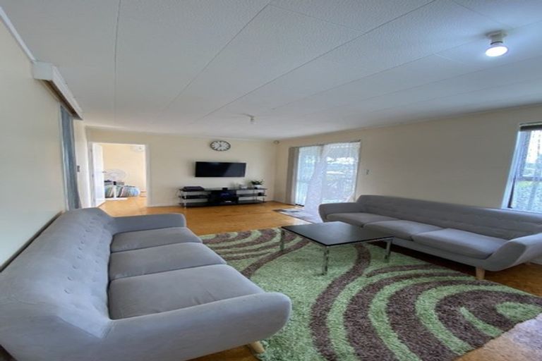 Photo of property in 2/23 Mataura Place, Clover Park, Auckland, 2019
