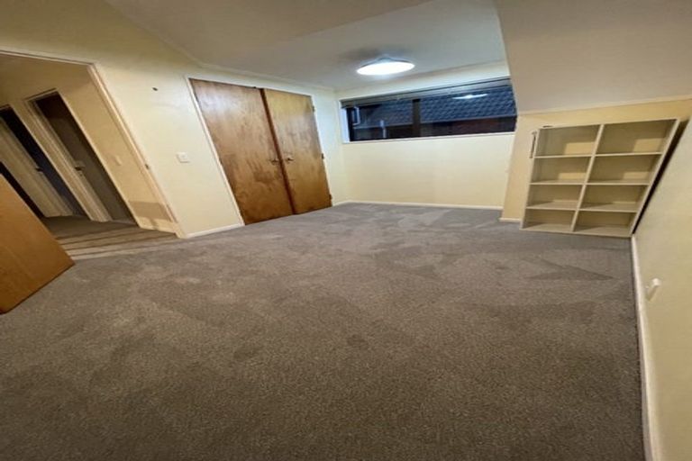 Photo of property in 1/14 Strabo Place, Windsor Park, Auckland, 0632