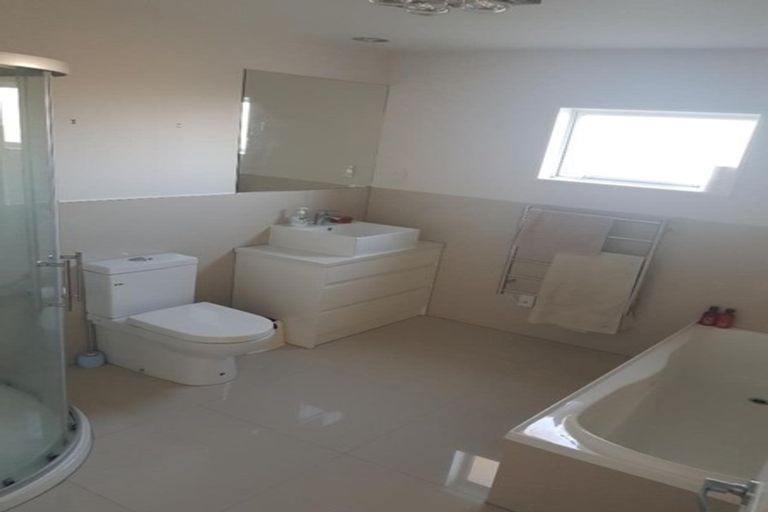 Photo of property in 28 Cosgrove Rise, Riverstone Terraces, Upper Hutt, 5018