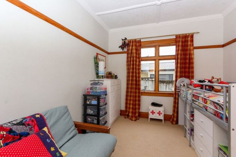 Photo of property in 5 Holsworthy Road, Lower Vogeltown, New Plymouth, 4310