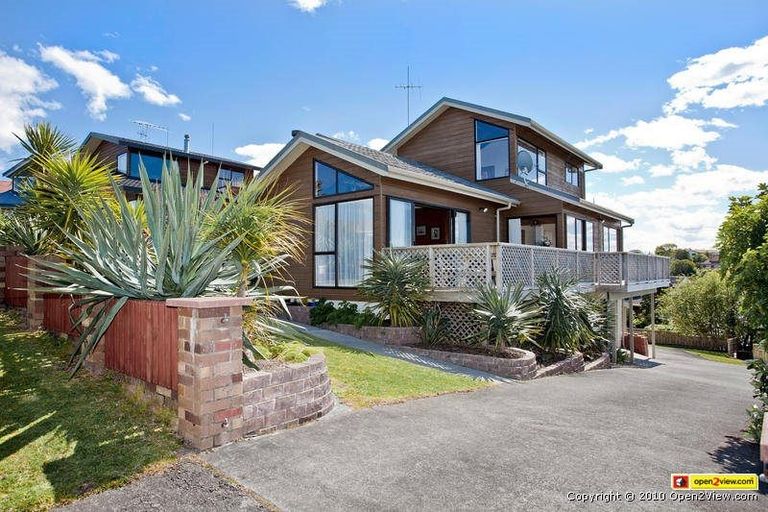 Photo of property in 150 Oaktree Avenue, Browns Bay, Auckland, 0630