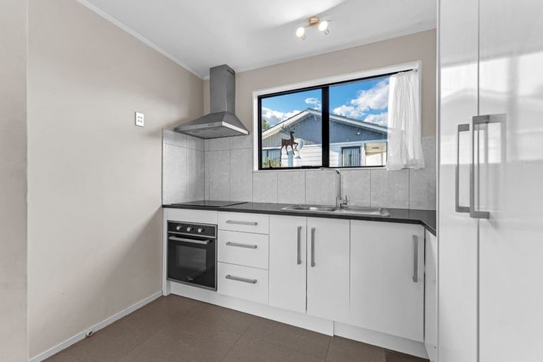 Photo of property in 2/41 Taitimu Drive, Weymouth, Auckland, 2103