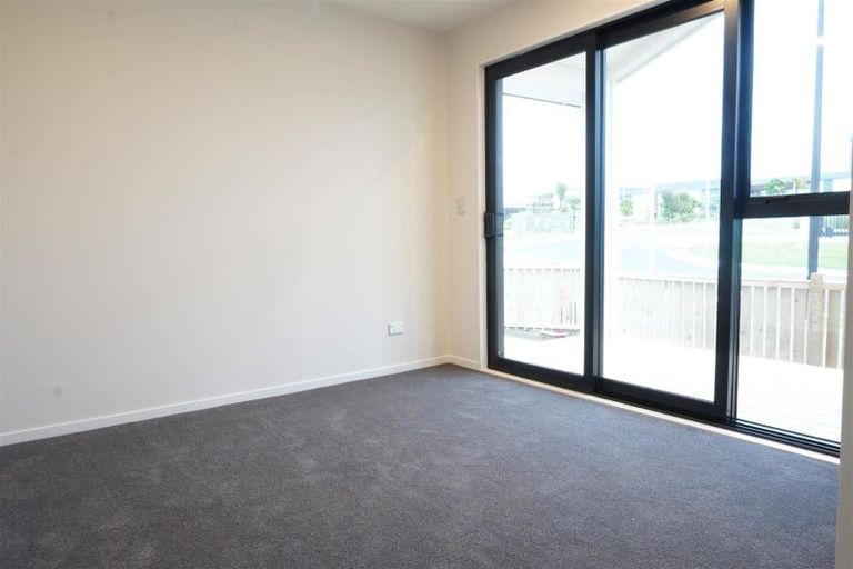 Photo of property in 10 Rorotu Avenue, Karaka, Papakura, 2113