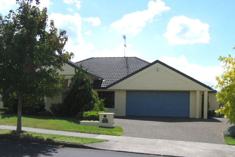 Photo of property in 54 Whiting Grove, West Harbour, Auckland, 0618