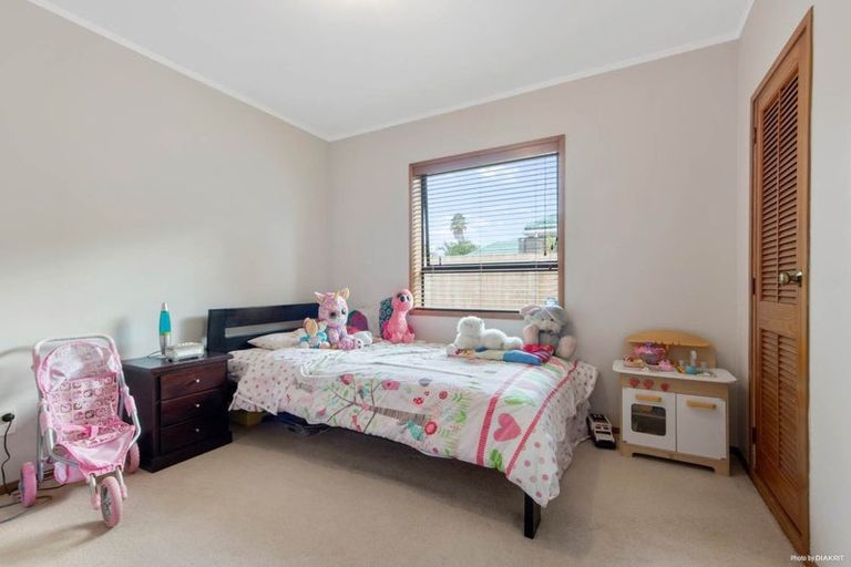 Photo of property in 22 Godley Road, Green Bay, Auckland, 0604