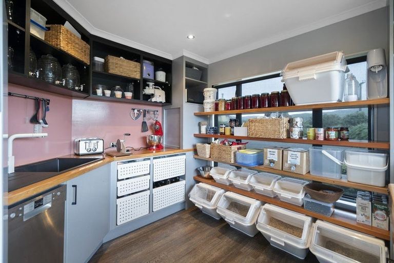 Photo of property in 20 Pineland Drive, Turitea, Palmerston North, 4472