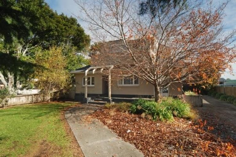 Photo of property in 16 Valley Road, Pukekohe, 2120