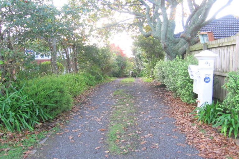Photo of property in 2/253 East Coast Road, Mairangi Bay, Auckland, 0630