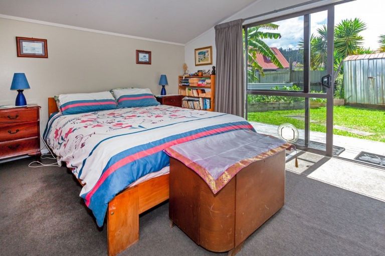 Photo of property in 100d Waverley Place, Whangamata, 3620