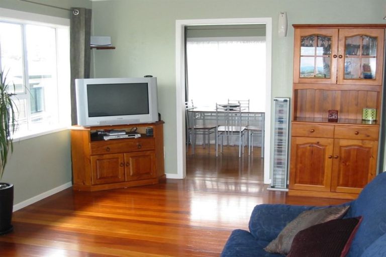 Photo of property in 1/104 Sandspit Road, Shelly Park, Auckland, 2014