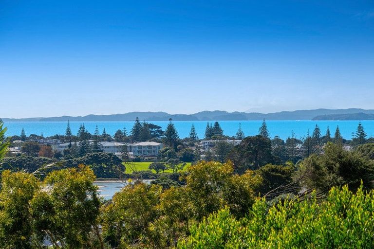 Photo of property in 13 Moffat Road, Red Beach, 0932