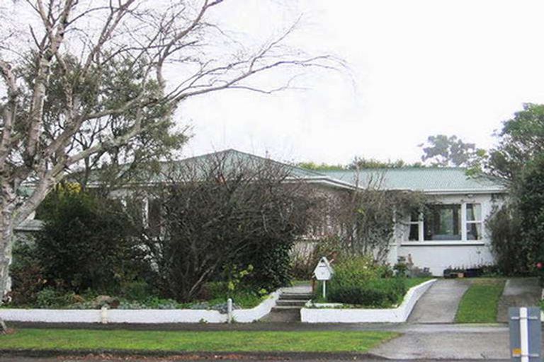 Photo of property in 27 Winston Avenue, Hokowhitu, Palmerston North, 4410