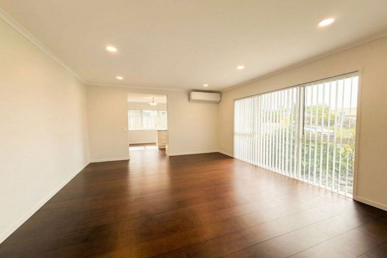 Photo of property in 2 Corta Bella Place, Golflands, Auckland, 2013
