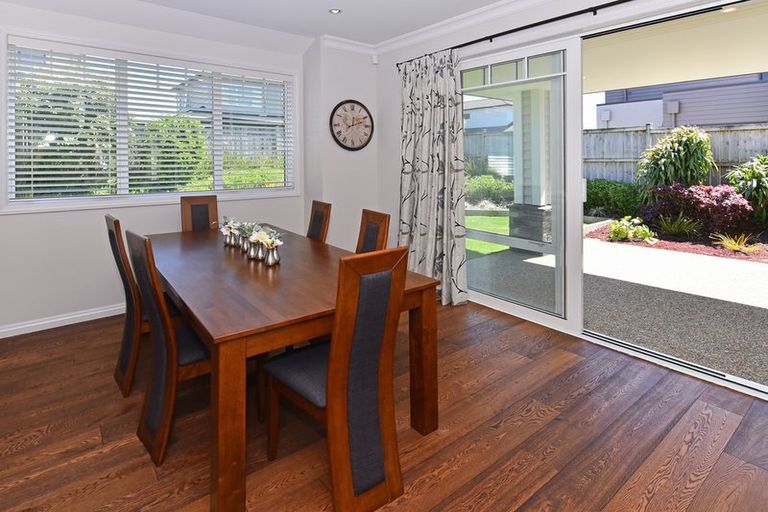 Photo of property in 5 Hinau Street, New Lynn, Auckland, 0600