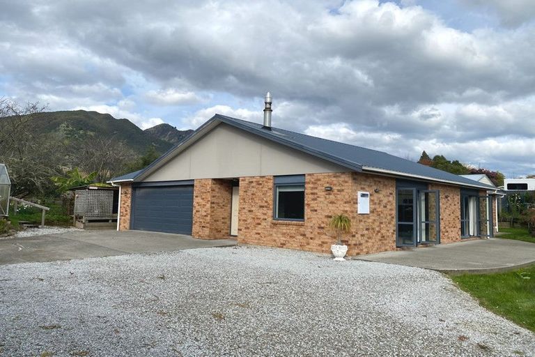 Photo of property in 618a Abel Tasman Drive, Clifton, Takaka, 7183