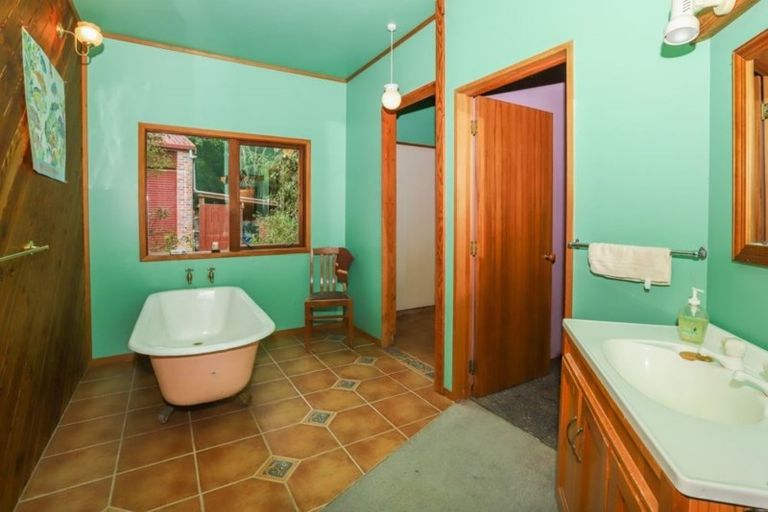 Photo of property in 10 Totara Grove, Hillcrest, Auckland, 0627