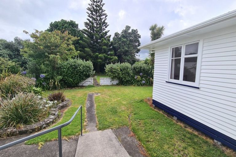 Photo of property in 33 Fox Street, Opunake, 4616