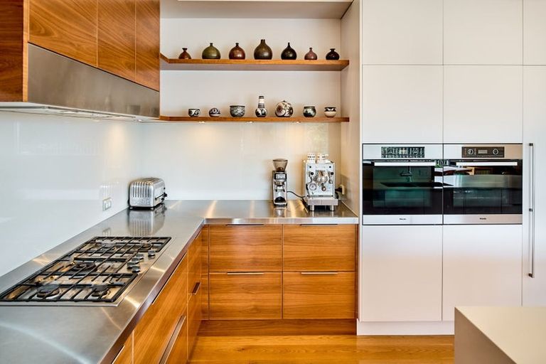 Photo of property in 4 Francis Bell Grove, Lowry Bay, Lower Hutt, 5013