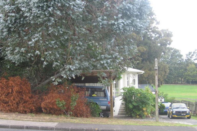 Photo of property in 39 Totaravale Drive, Totara Vale, Auckland, 0629