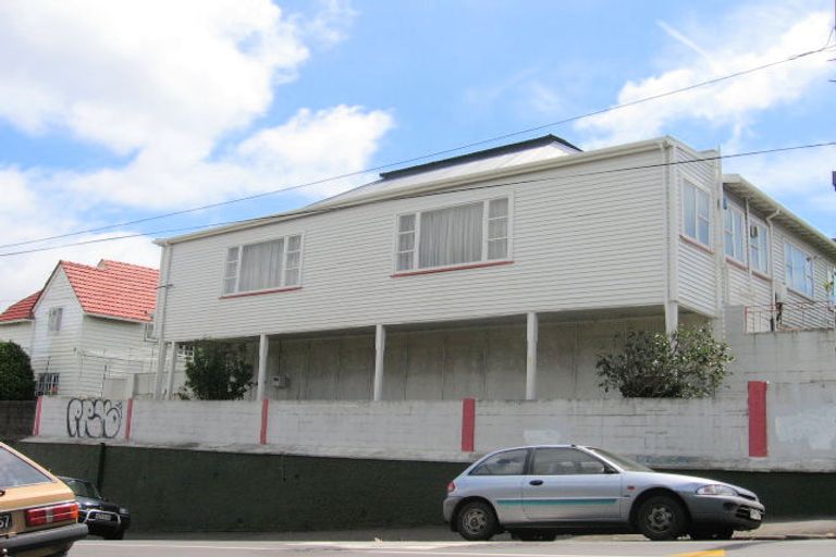 Photo of property in Pirie Street Townhouses, 17/35 Pirie Street, Mount Victoria, Wellington, 6011