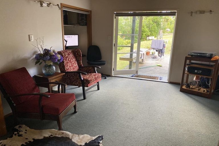 Photo of property in 225 Victory Road, Laingholm, Auckland, 0604