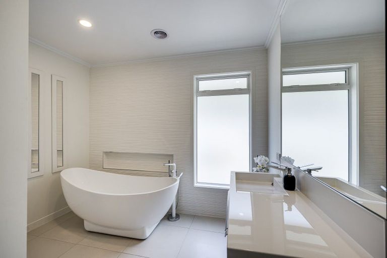 Photo of property in 62 Whakatomo Place, Havelock North, 4130