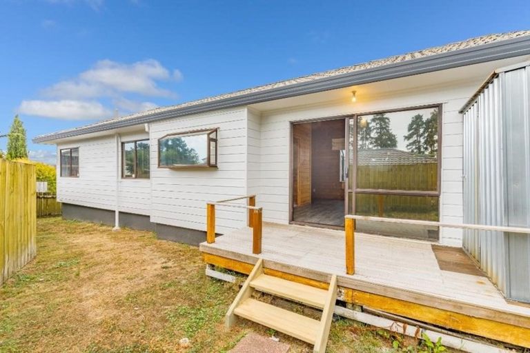 Photo of property in 24 Miriam Corban Heights, Henderson, Auckland, 0612