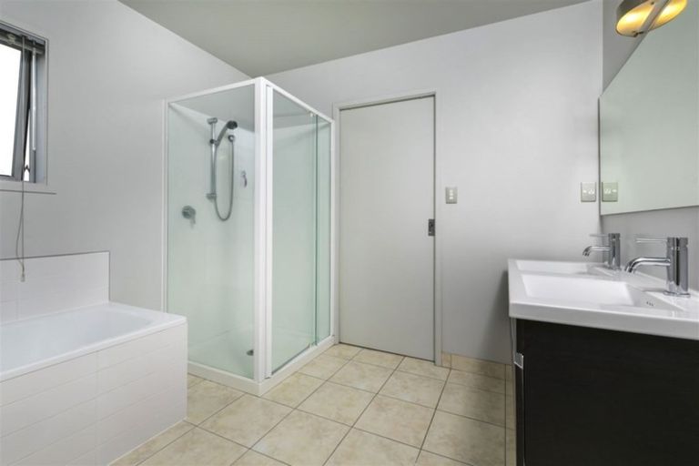 Photo of property in 8 Roy Maloney Drive, Henderson, Auckland, 0612