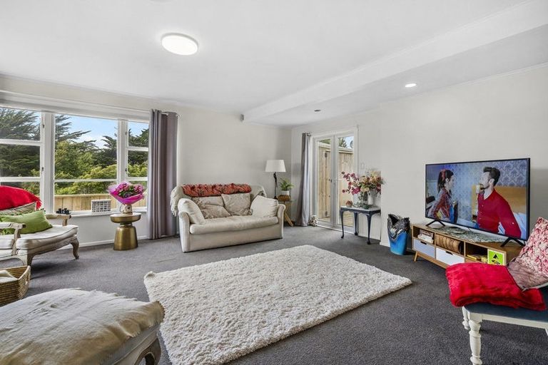 Photo of property in 76 Grays Road, Camborne, Porirua, 5026