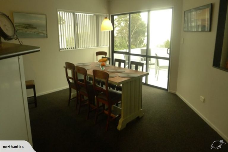 Photo of property in 86 Wade River Road, Stanmore Bay, Whangaparaoa, 0932