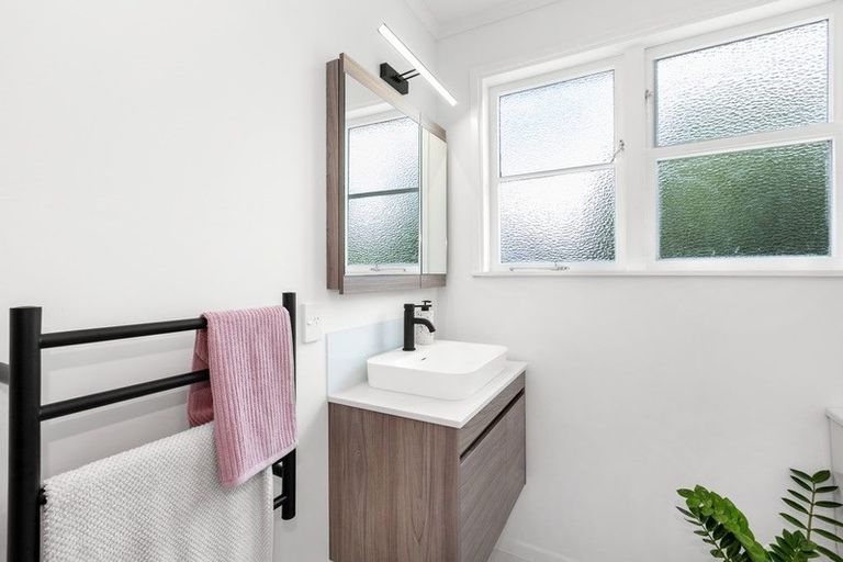 Photo of property in 82 Alfred Street, Fairfield, Hamilton, 3214