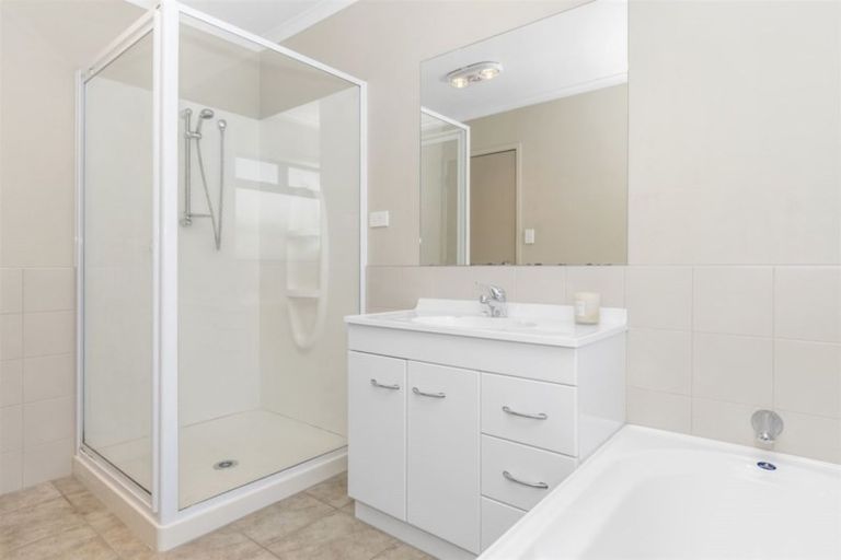 Photo of property in 5 Hillford Place, Welcome Bay, Tauranga, 3175