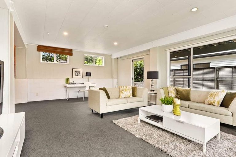 Photo of property in 20 Trias Road, Totara Vale, Auckland, 0629