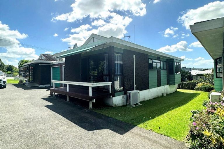 Photo of property in 15 Selwyn Avenue, Avenues, Whangarei, 0110