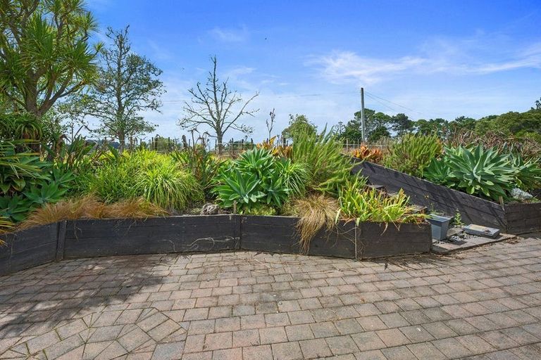 Photo of property in 10 Merewhira Road, Paremoremo, Albany, 0793