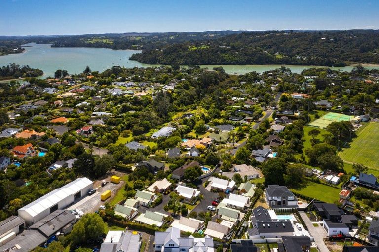 Photo of property in 2/34 Waipuia Place, Greenhithe, Auckland, 0632