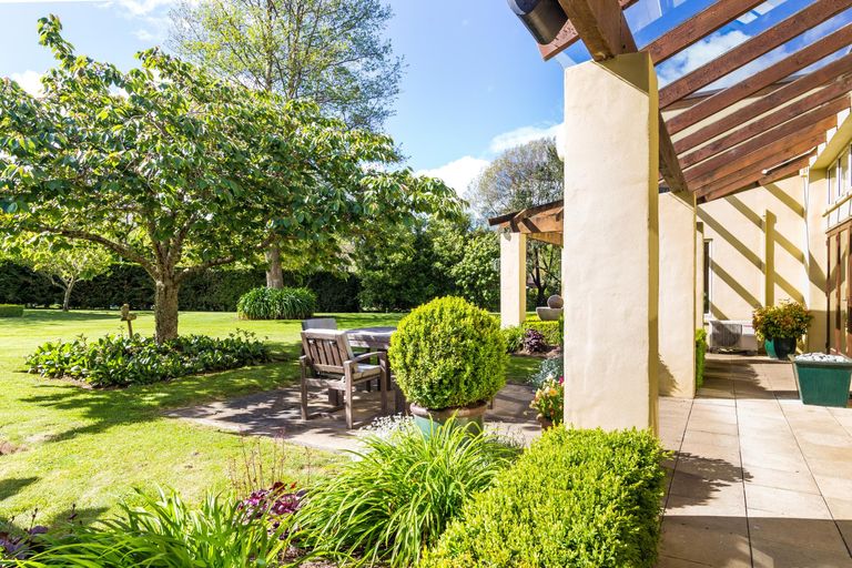 Photo of property in 280 Gillespie Place, Acacia Bay, Taupo, 3385